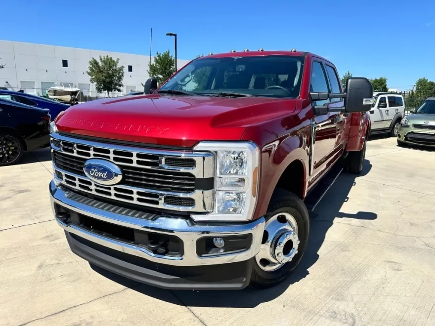 2023 Ford F-350 photo 1