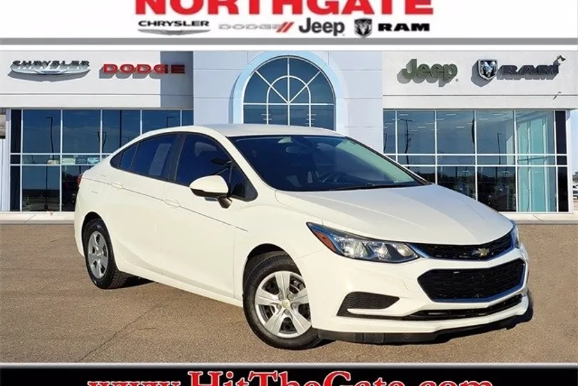 2017 Chevrolet Cruze LS photo 1