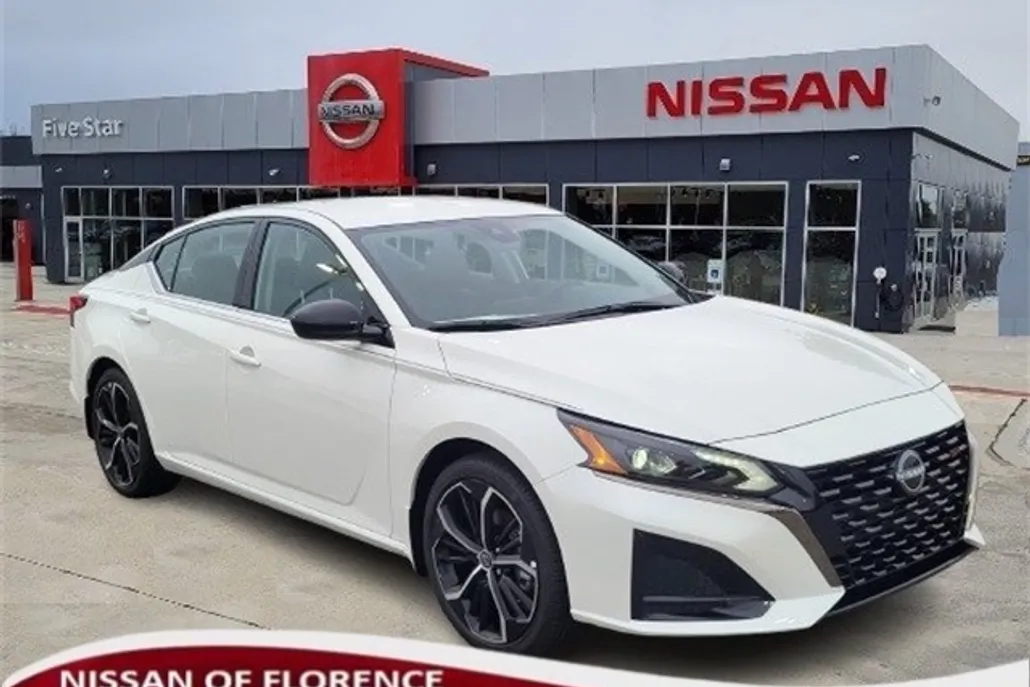 2025 Nissan Altima 2.5 SR photo 1