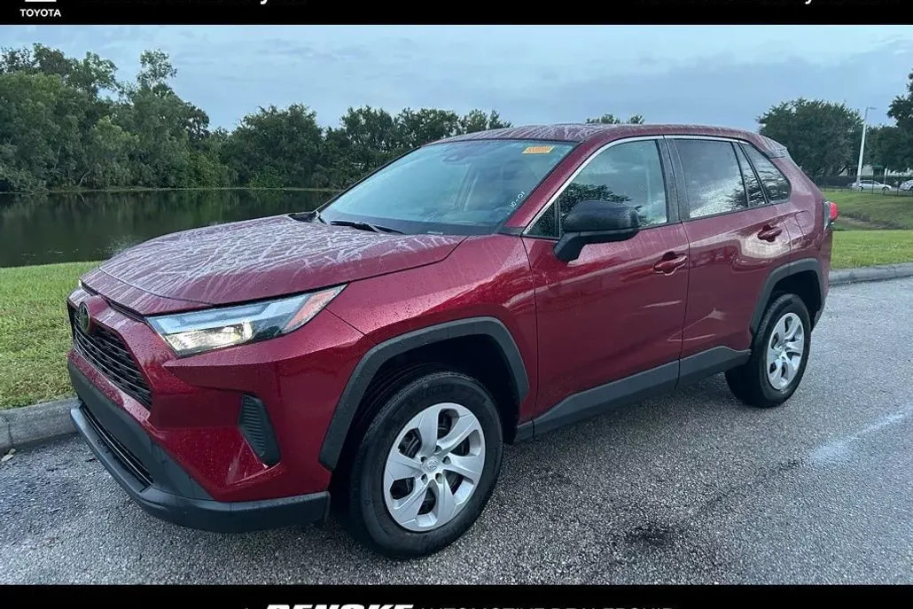 2024 Toyota RAV4 LE photo 1
