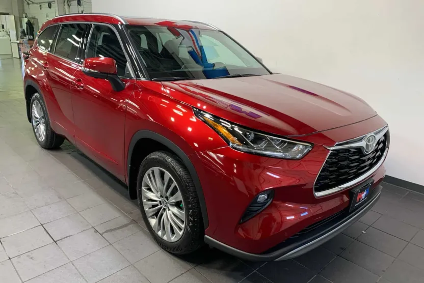 2025 Toyota Highlander Platinum photo 1