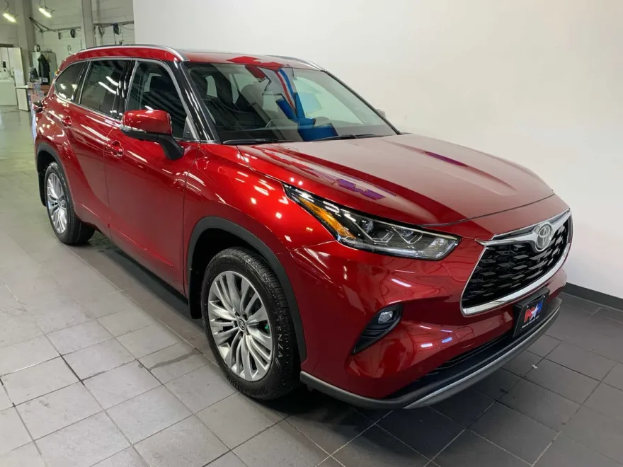 2025 Toyota Highlander Platinum photo 1