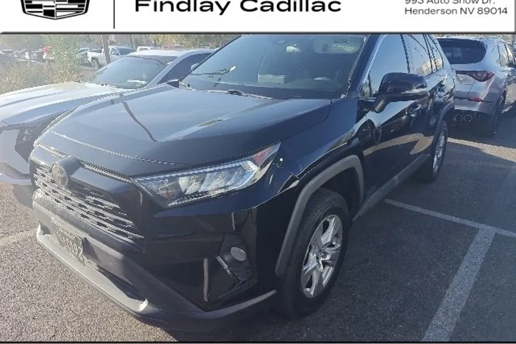 2020 Toyota RAV4 XLE photo 1