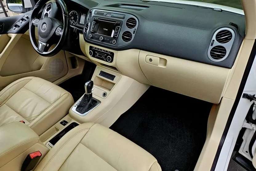 2012 Volkswagen Tiguan SEL photo 1