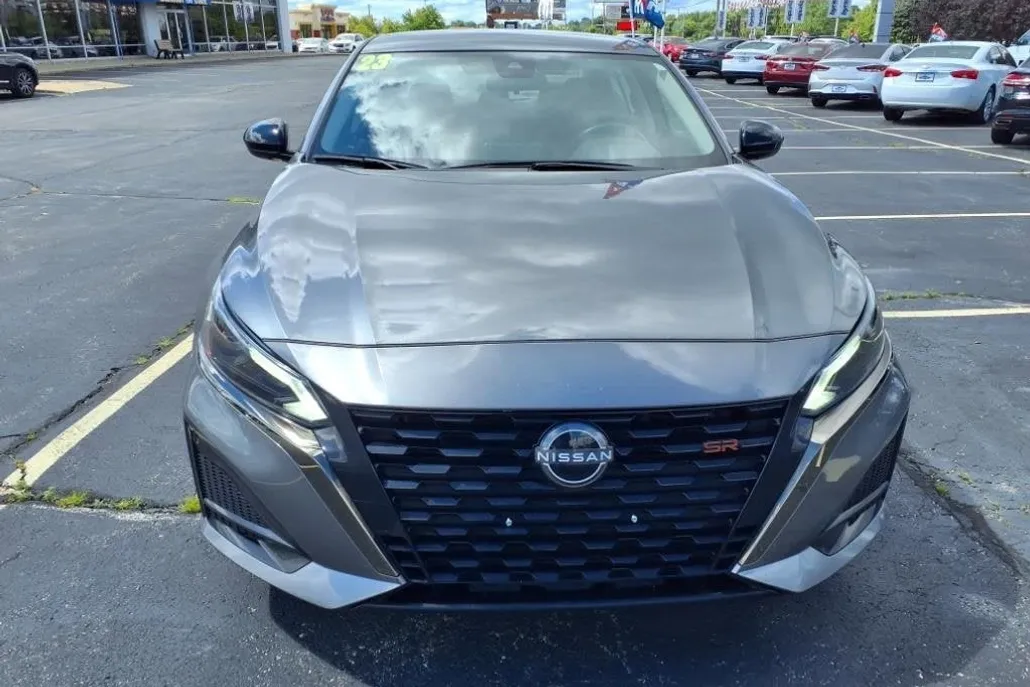 2023 Nissan Altima 2.5 SR photo 1