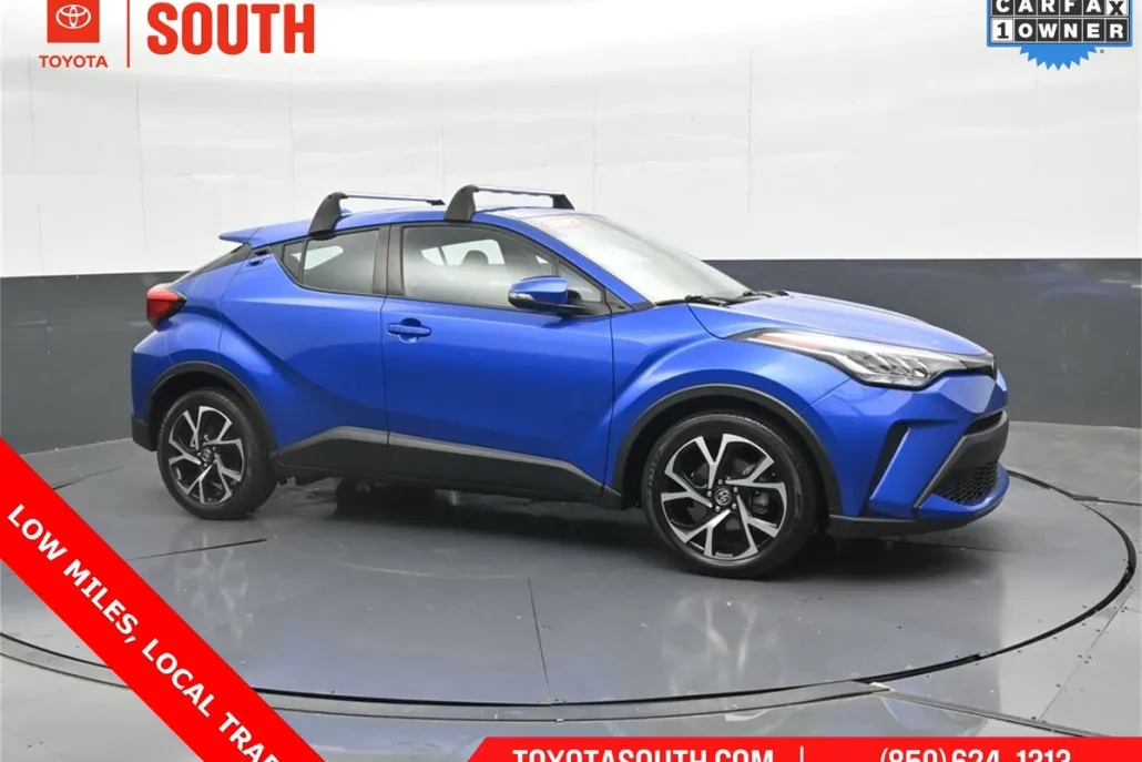 2022 Toyota C-HR XLE photo 1