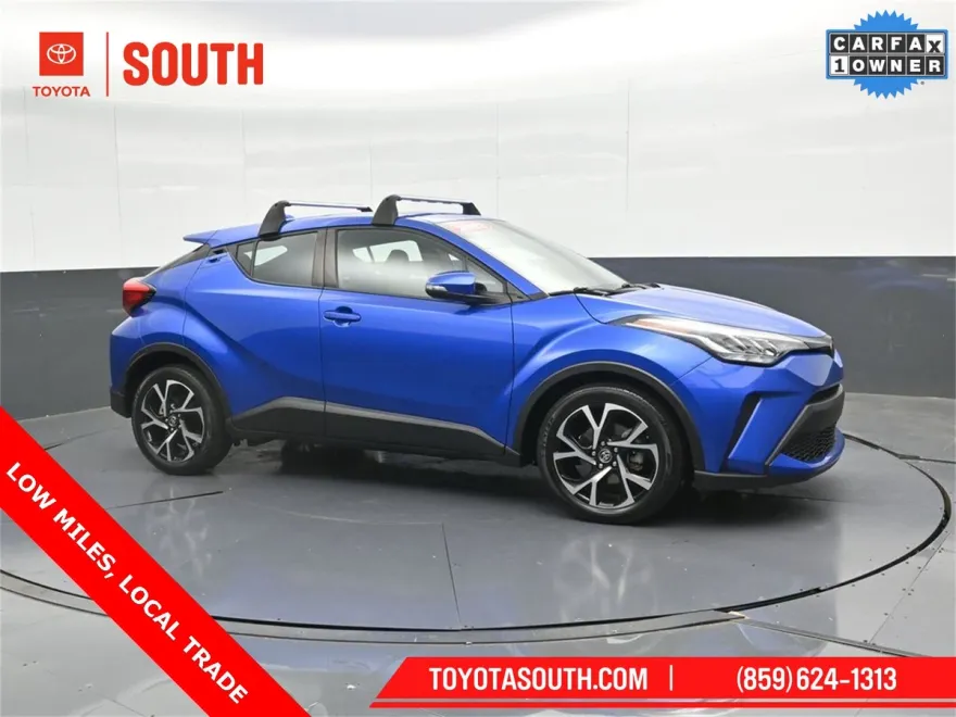 2022 Toyota C-HR XLE photo 1