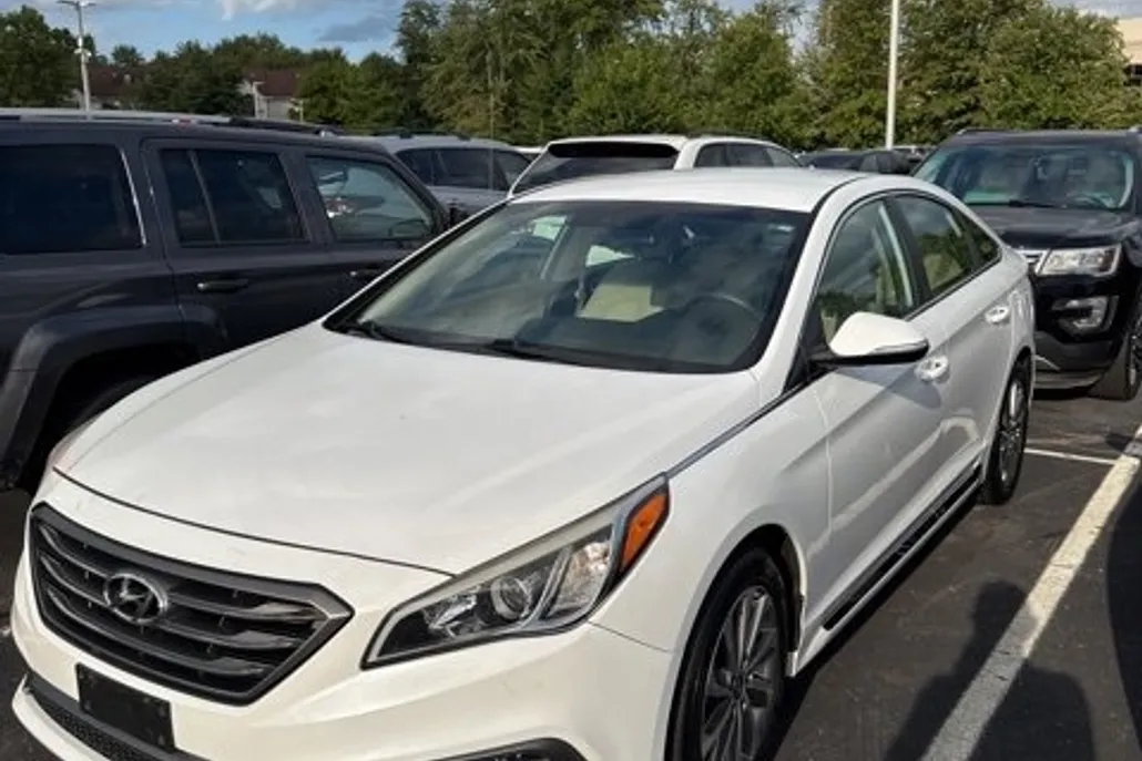 2016 Hyundai Sonata Sport photo 1