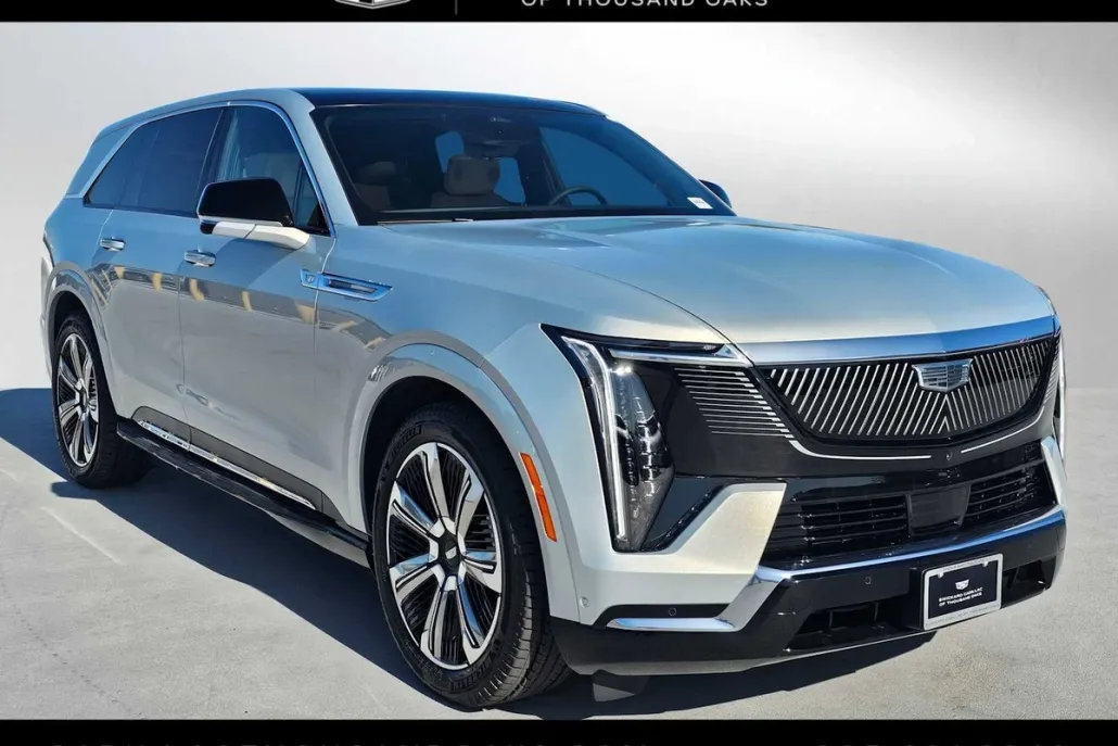 2025 Cadillac Escalade IQ Luxury photo 1
