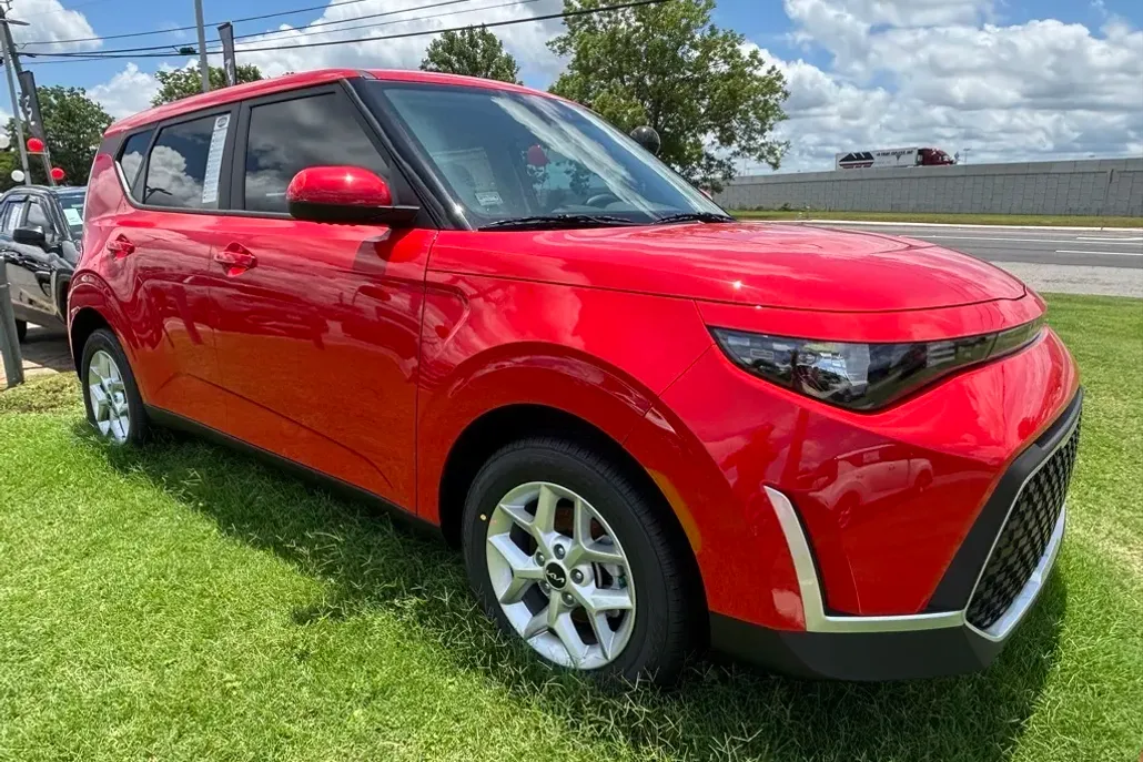2025 Kia Soul LX S photo 1