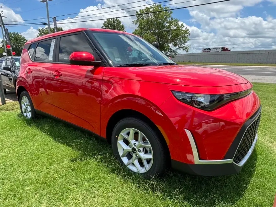 2025 Kia Soul LX S photo 1