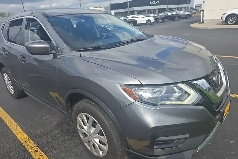 2019 Nissan Rogue S photo 1