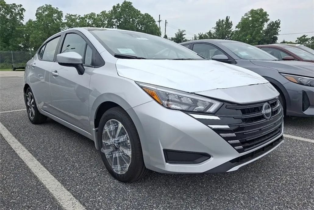 2025 Nissan Versa 1.6 SV photo 1