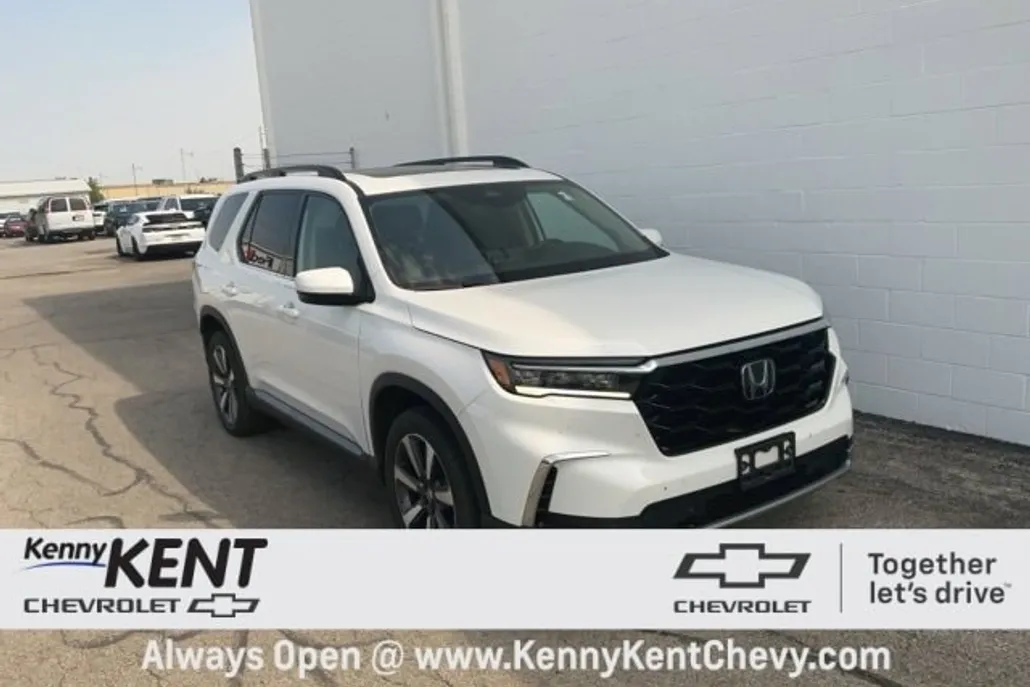 2023 Honda Pilot Touring photo 1
