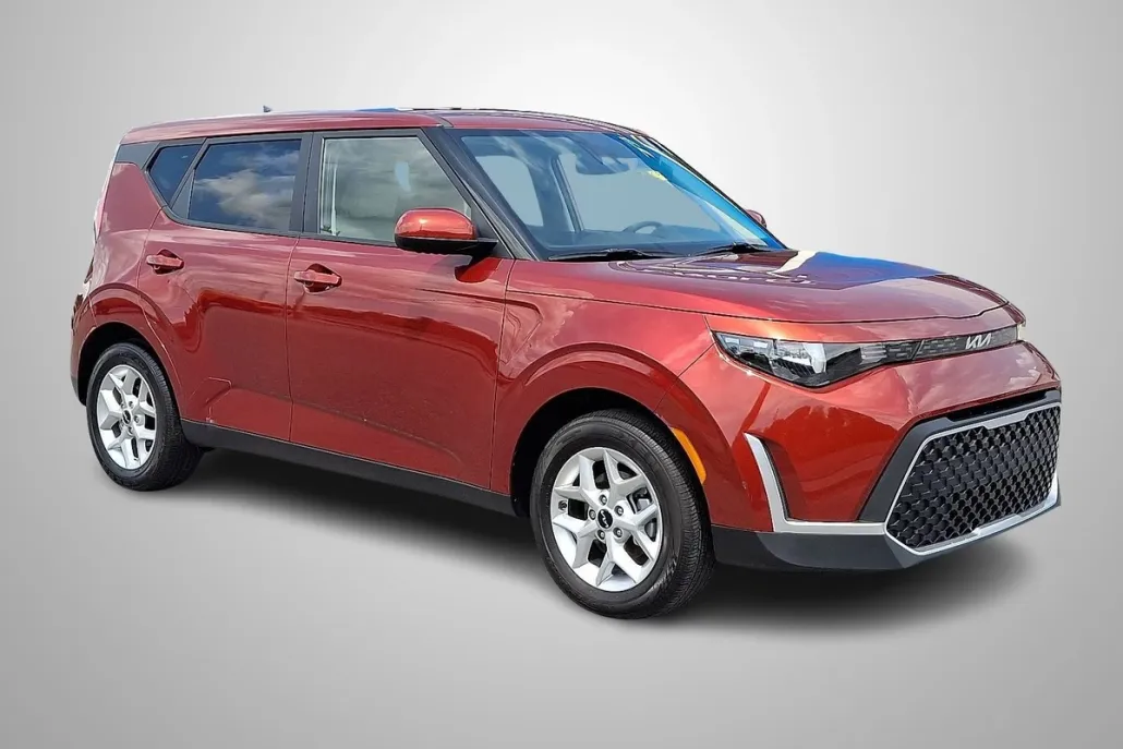 2023 Kia Soul LX photo 1