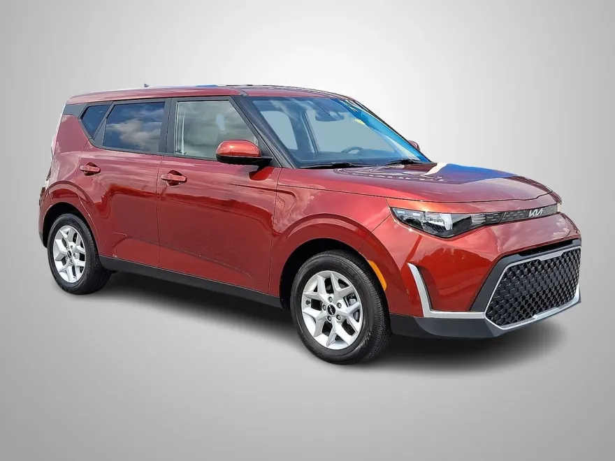 2023 Kia Soul LX photo 1
