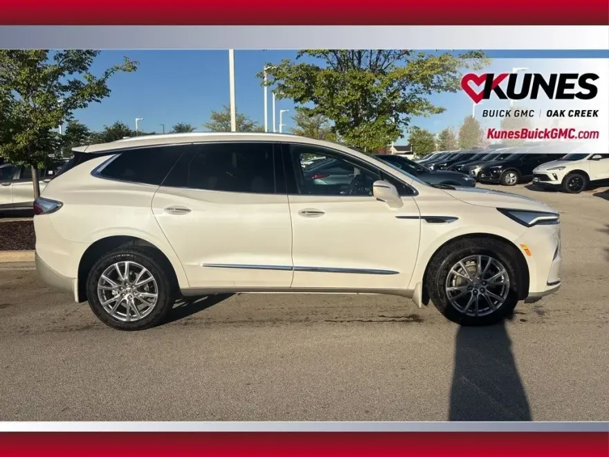 2023 Buick Enclave Essence photo 1