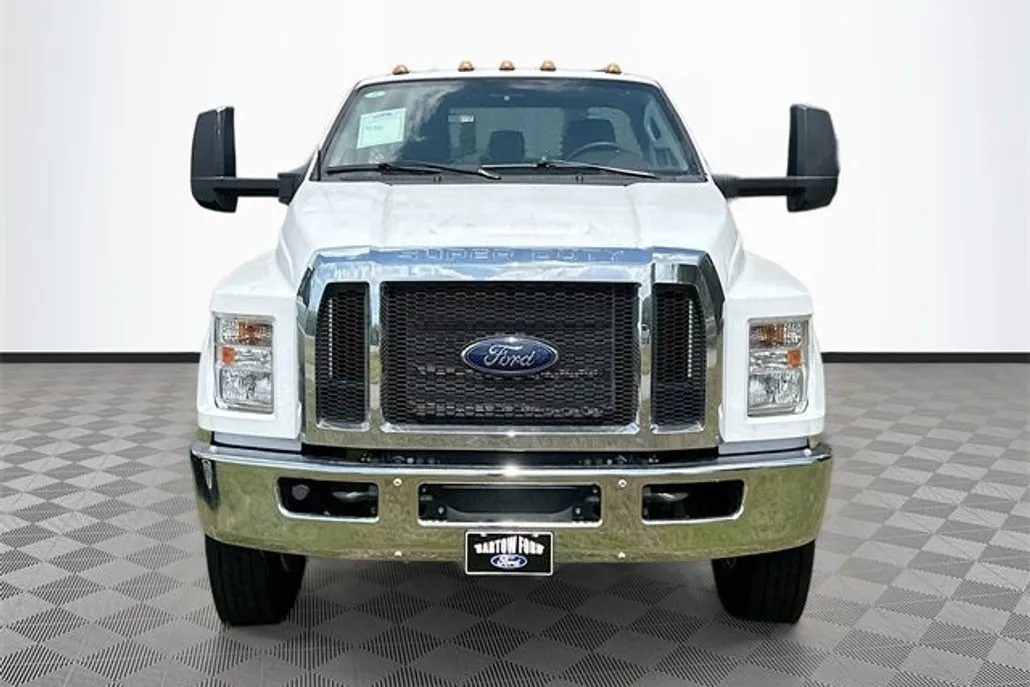 2025 Ford F-750 SuperCab photo 1