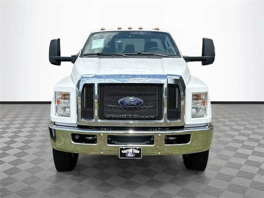 2025 Ford F-750 SuperCab photo 1