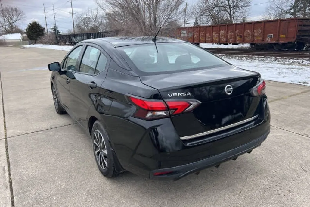 2023 Nissan Versa S photo 1