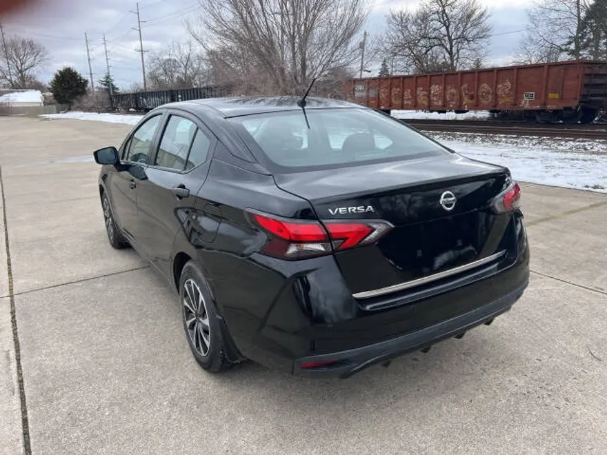 2023 Nissan Versa S photo 1