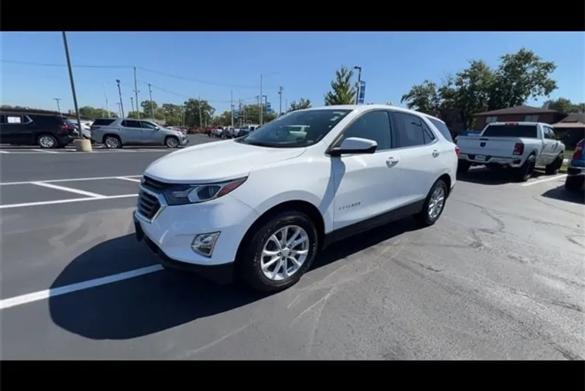2020 Chevrolet Equinox LT photo 1