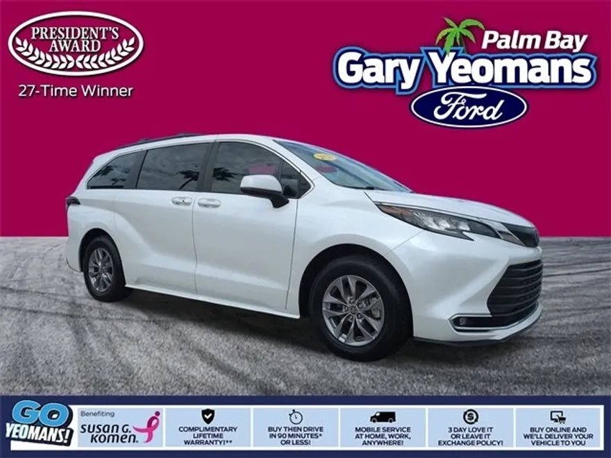 2023 Toyota Sienna XLE photo 1