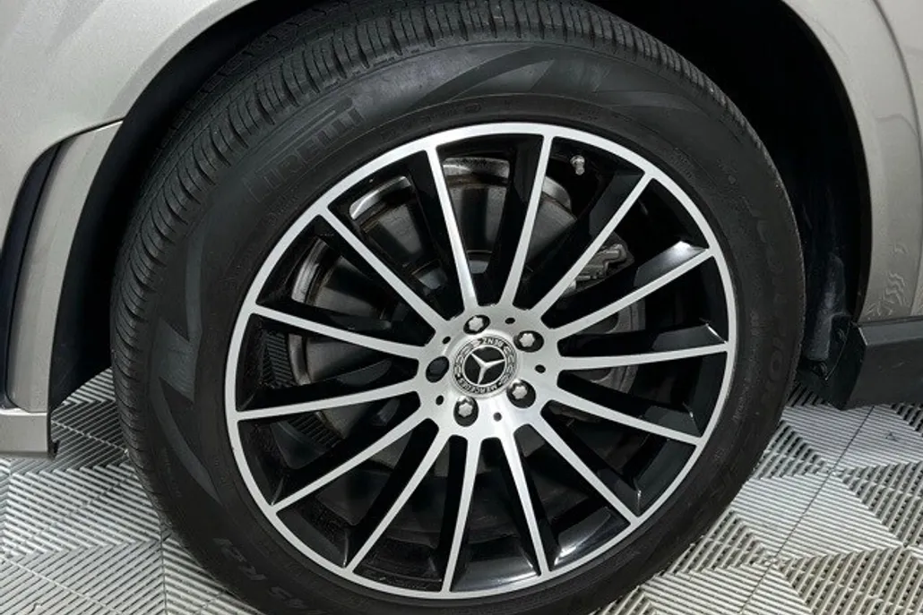 2023 Mercedes Benz GLE 450 4MATIC photo 1