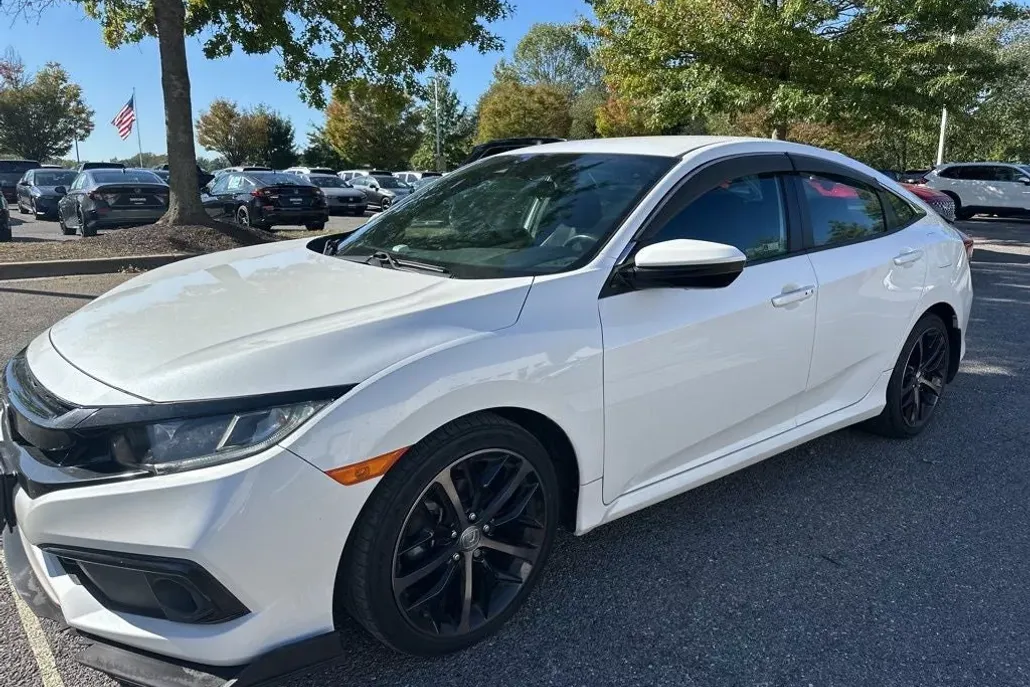 2019 Honda Civic Sport photo 1