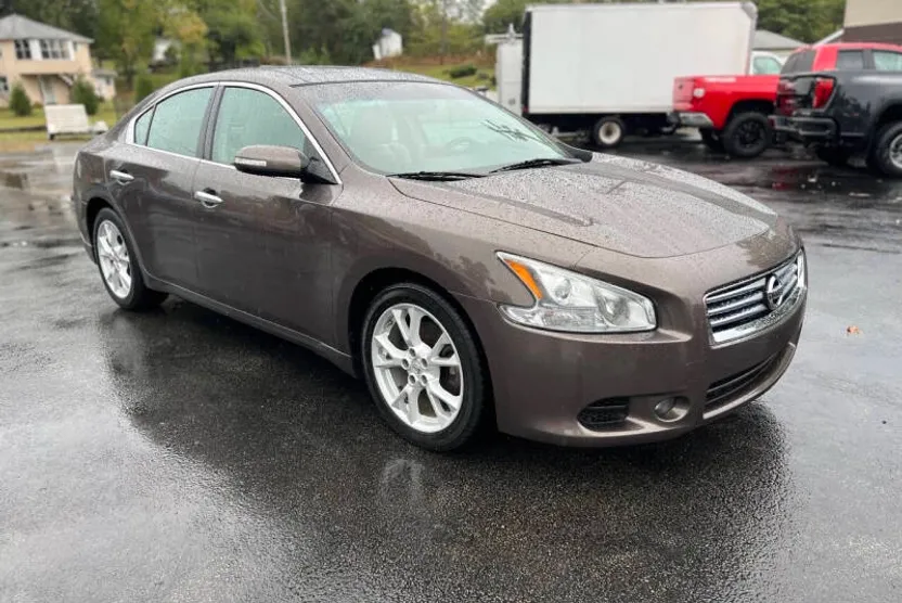 2014 Nissan Maxima SV photo 1