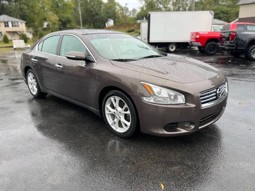 2014 Nissan Maxima SV photo 1