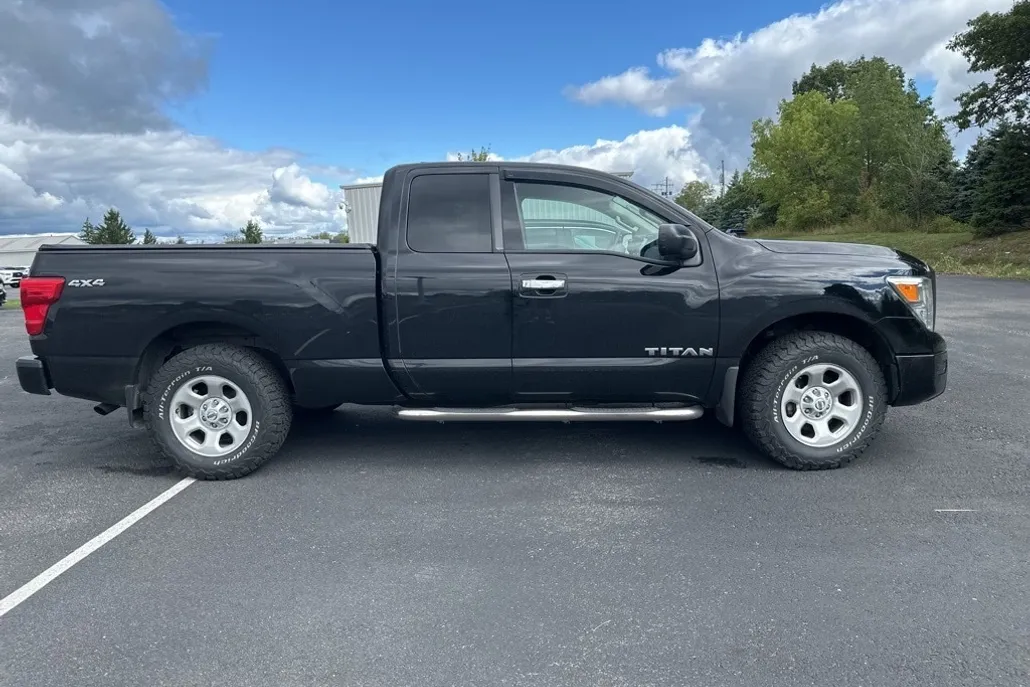 2022 Nissan Titan S photo 1