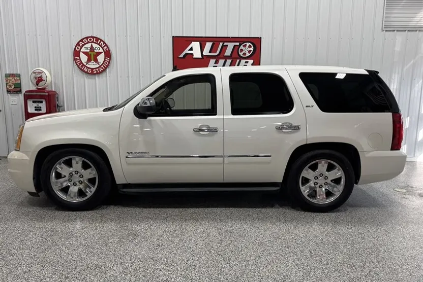 2010 Gmc Yukon SLT photo 1