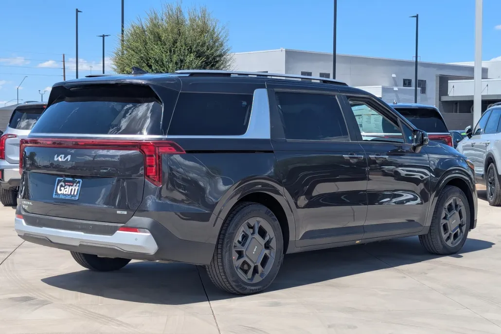 2026 Kia Carnival EX photo 1