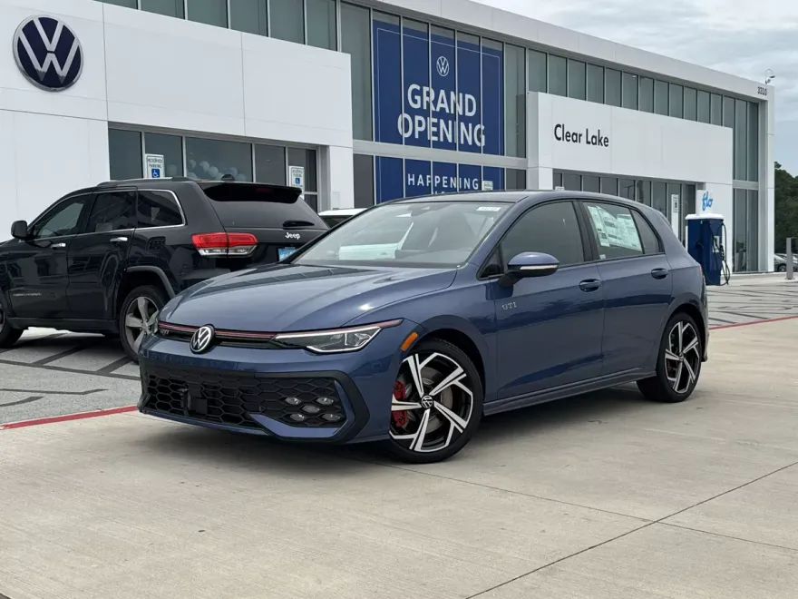 2025 Volkswagen Golf GTI SE photo 1