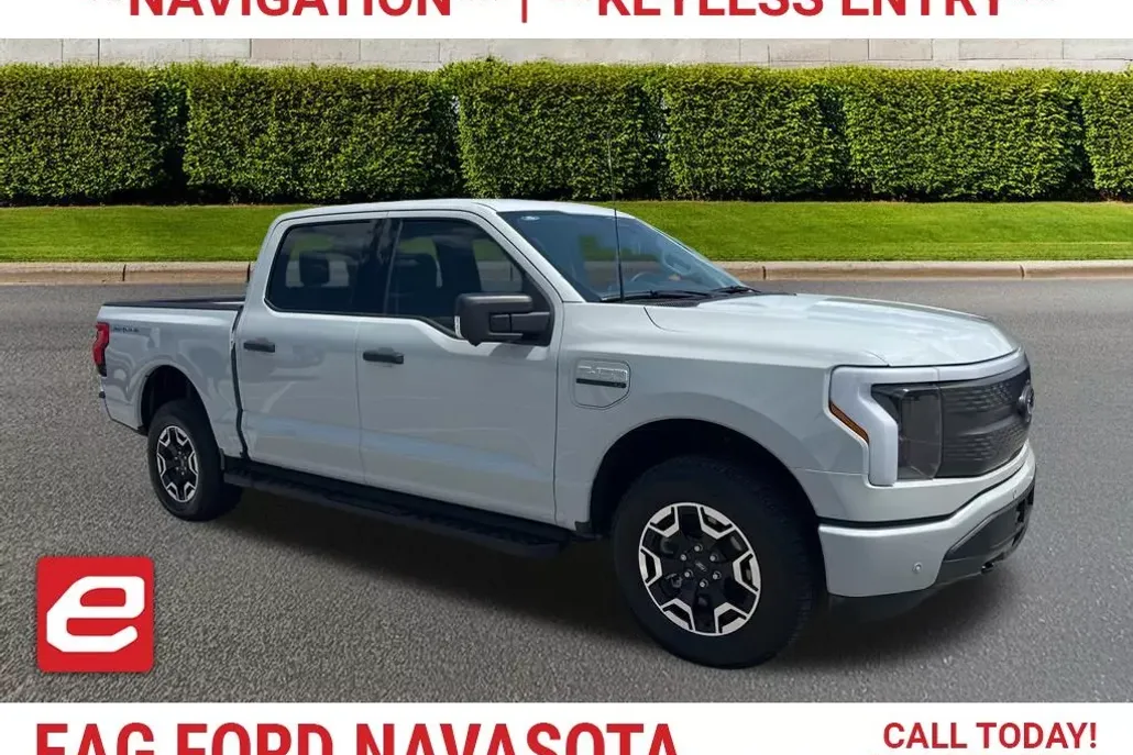 2023 Ford F-150 Lightning XLT photo 1