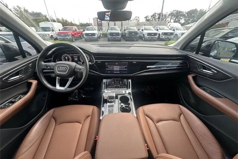 2024 Audi Q7 55 Premium Plus photo 1