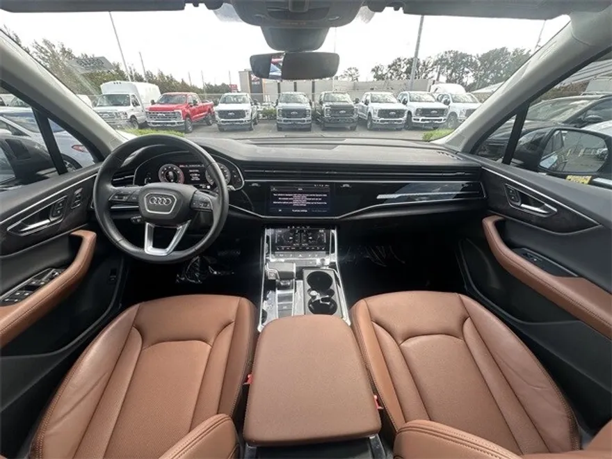 2024 Audi Q7 55 Premium Plus photo 1