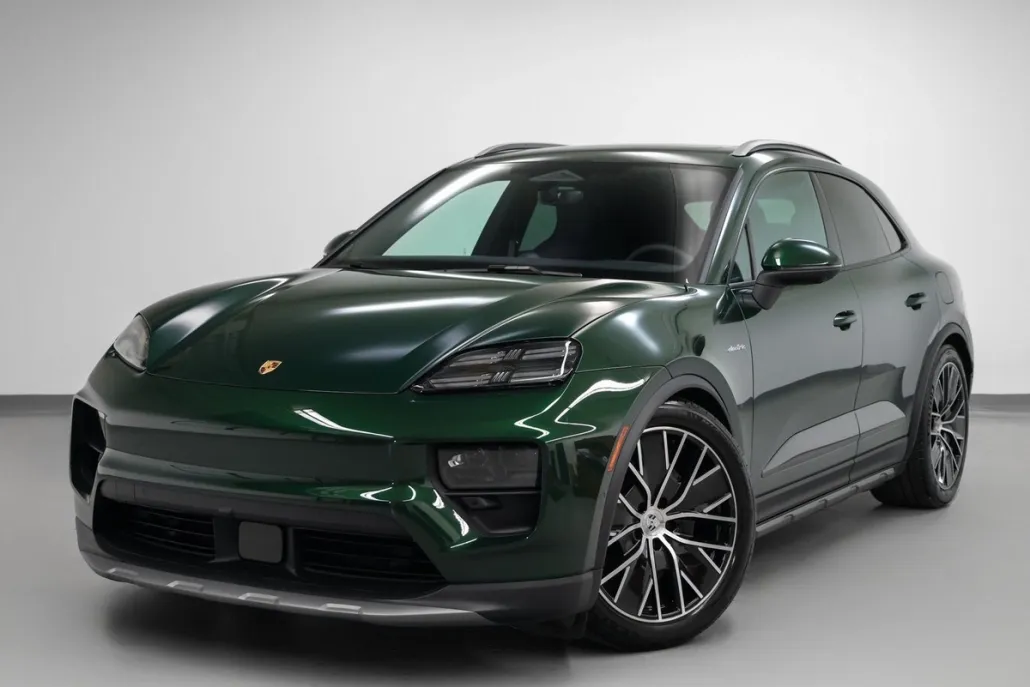 2025 Porsche Macan 4 Electric photo 1