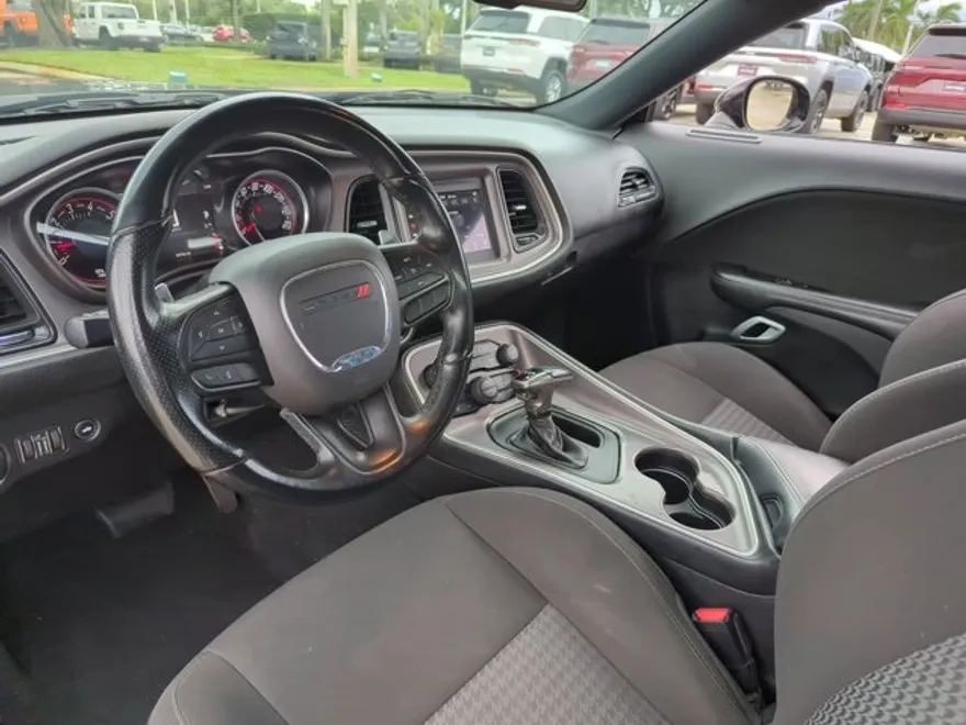 2022 Dodge Challenger GT photo 1