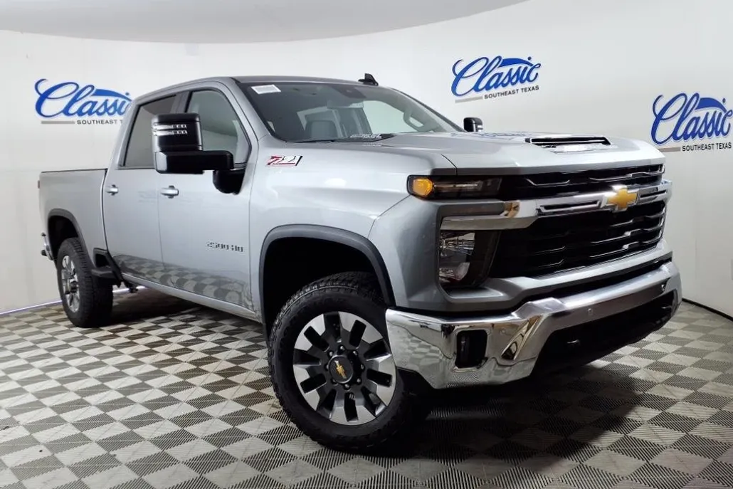 2025 Chevrolet Silverado LT photo 1
