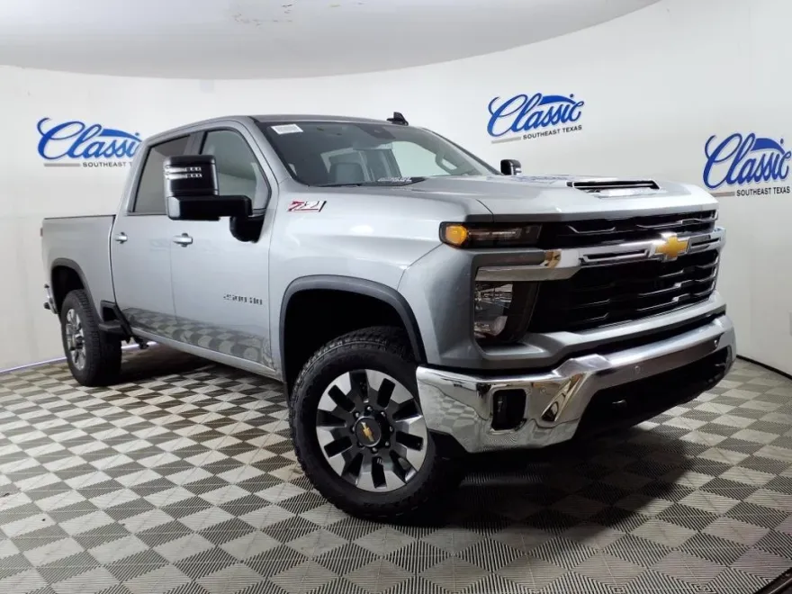 2025 Chevrolet Silverado LT photo 1