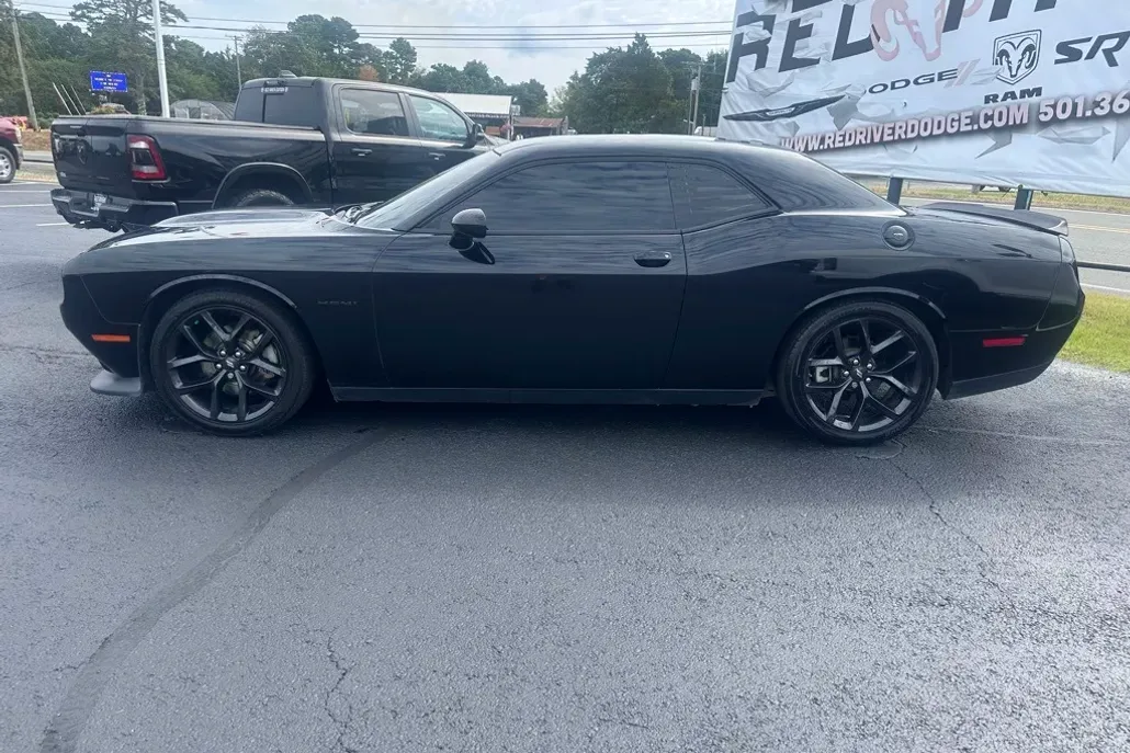 2022 Dodge Challenger R/T photo 1