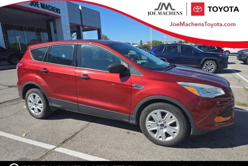 2015 Ford Escape S photo 1