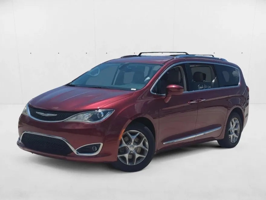 2017 Chrysler Pacifica Touring Plus photo 1