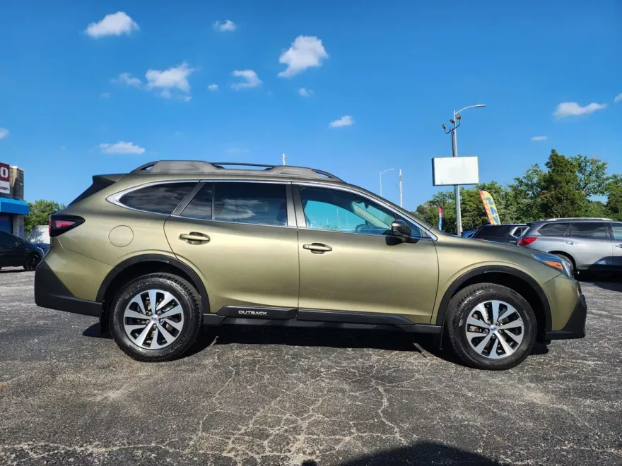 2021 Subaru Outback Premium photo 1