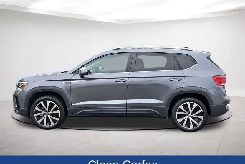 2024 Volkswagen Taos SE photo 1