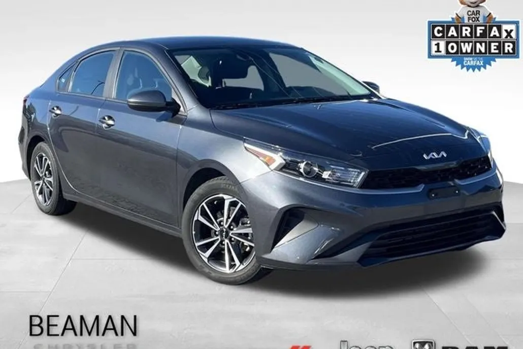 2024 Kia Forte LXS photo 1