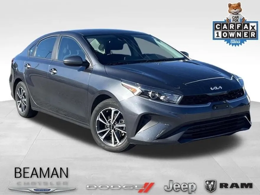 2024 Kia Forte LXS photo 1