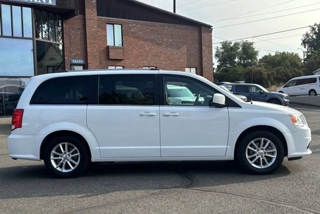 2019 Dodge Grand Caravan SXT photo 1